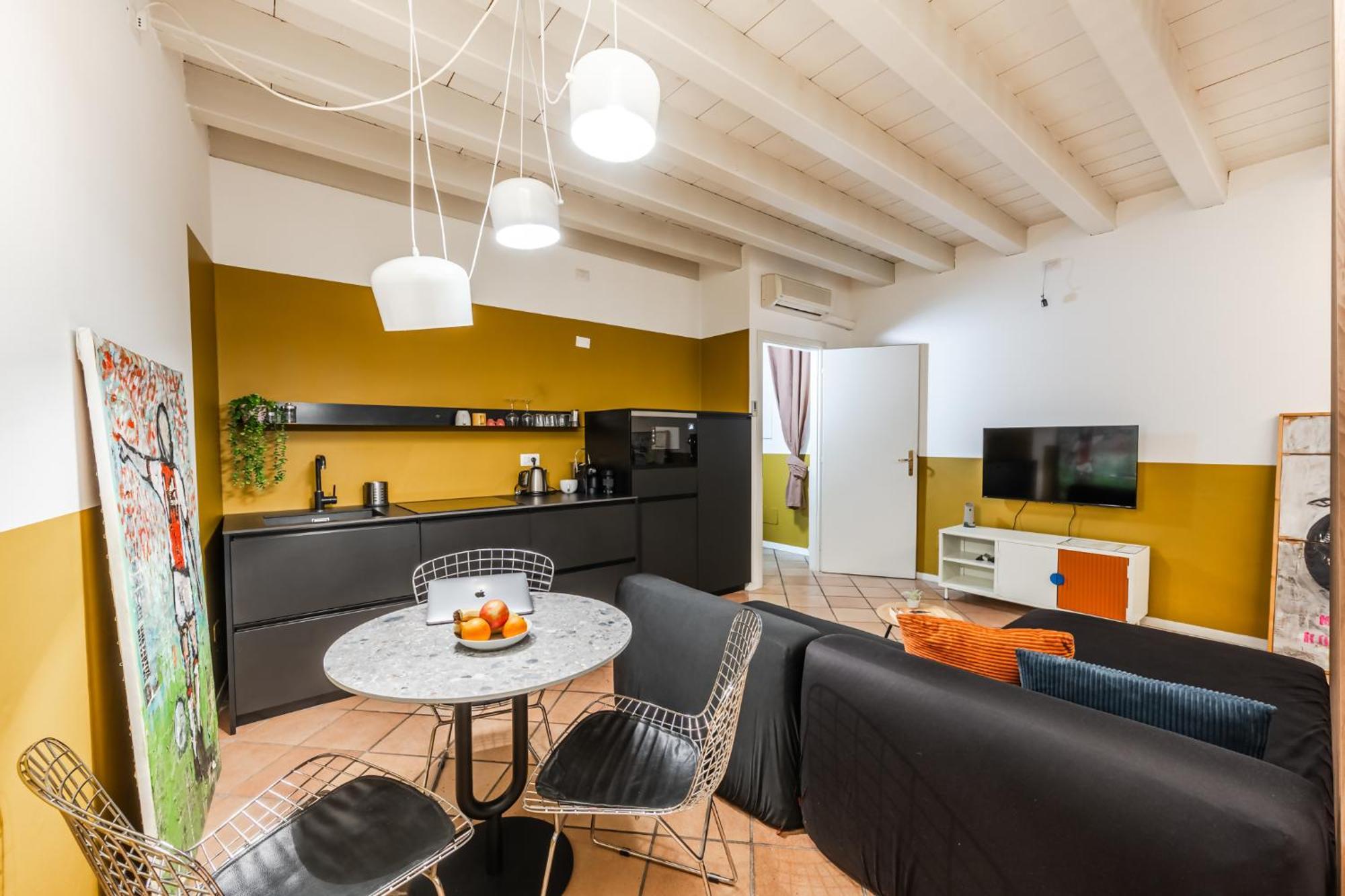 Riverwalk Al Castello Indipendent Apartments Верона Екстериор снимка