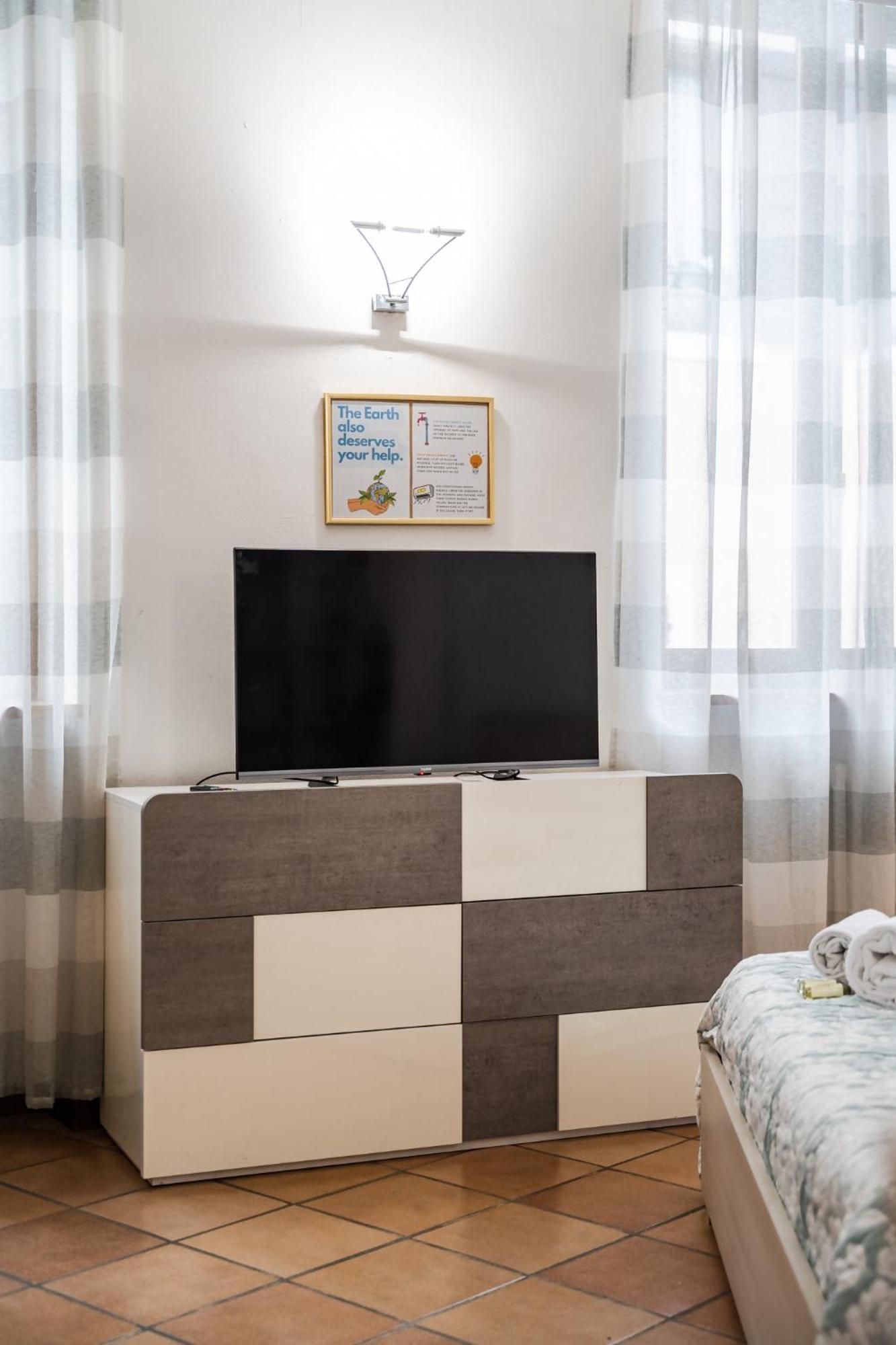 Riverwalk Al Castello Indipendent Apartments Верона Екстериор снимка