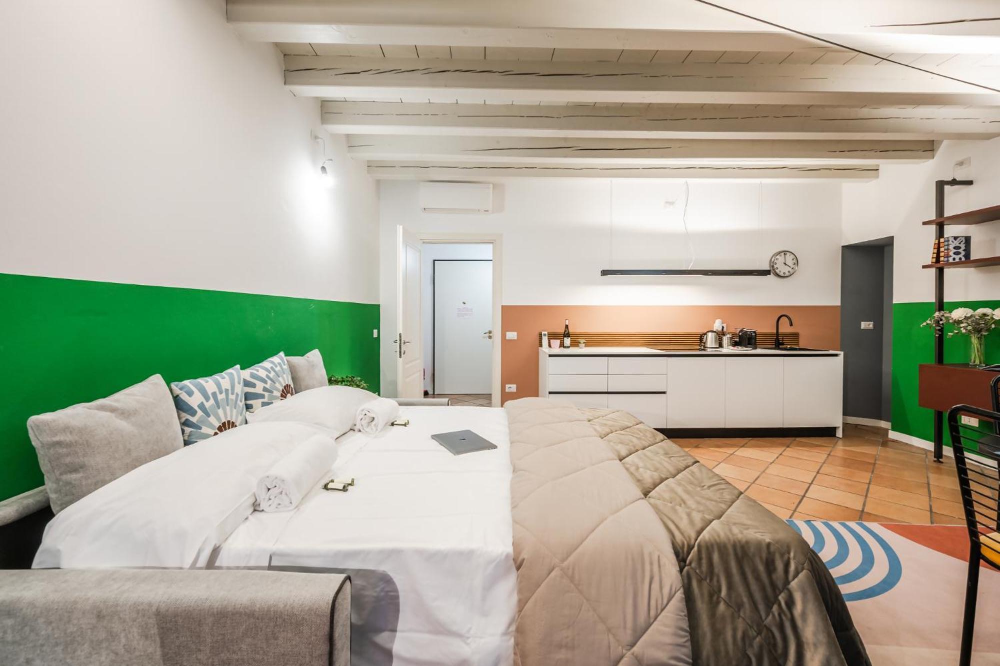 Riverwalk Al Castello Indipendent Apartments Верона Екстериор снимка