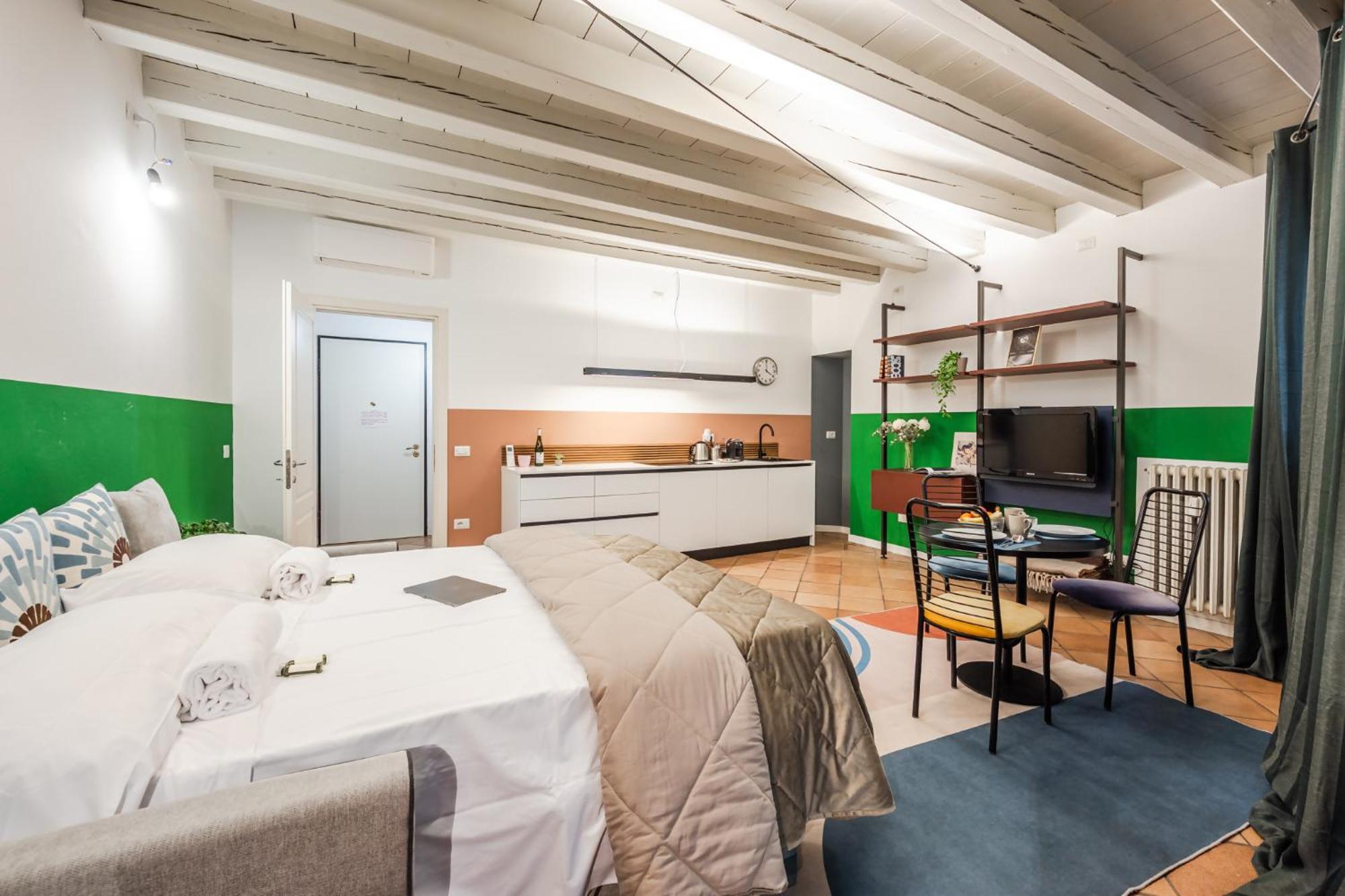 Riverwalk Al Castello Indipendent Apartments Верона Екстериор снимка